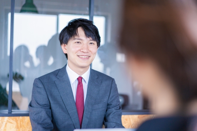 面談をするビジネスマン