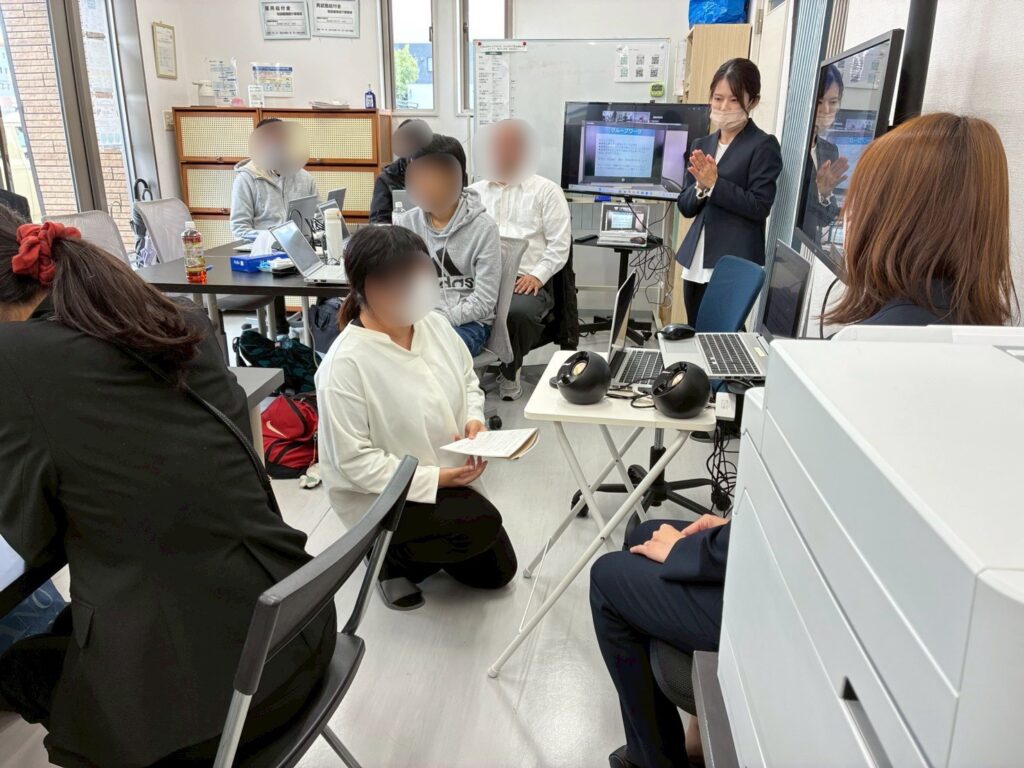 グループワークを通し、発表している生徒の様子